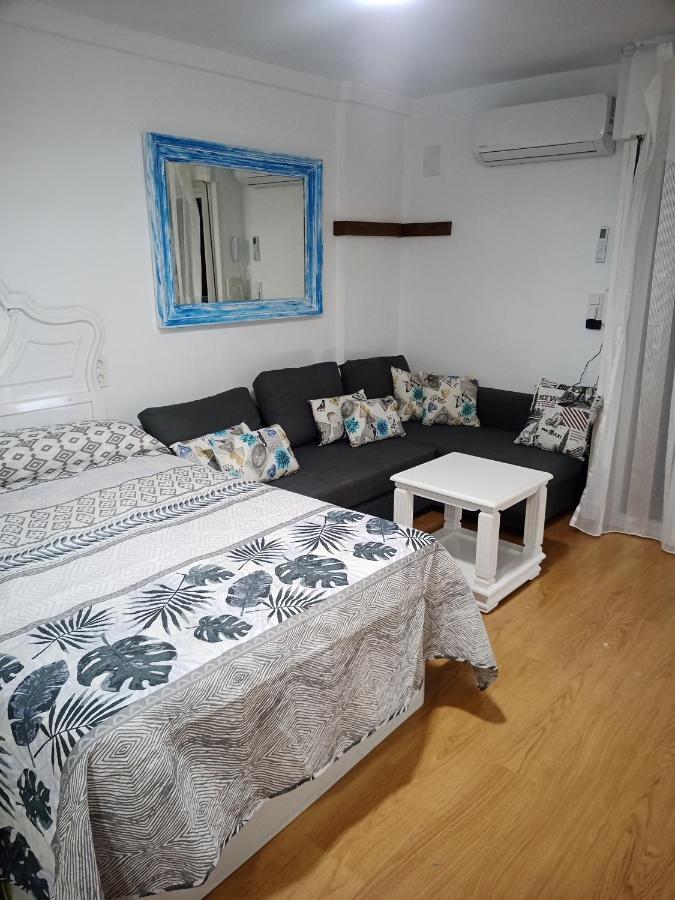 Sweet Home Benalmadena, Estudio Con Vistas Al Mar Y Excelente Conexion Wifi, Para No Fumadores, Con Piscinas, Sea Views, With Swimming Pools, Completely Renovated, Ideal For Older People, Bright With Morning Sun, No Smoking Phòng bức ảnh