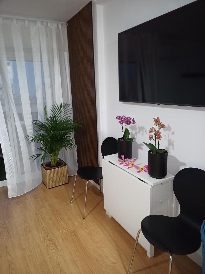 Sweet Home Benalmadena, Estudio Con Vistas Al Mar Y Excelente Conexion Wifi, Para No Fumadores, Con Piscinas, Sea Views, With Swimming Pools, Completely Renovated, Ideal For Older People, Bright With Morning Sun, No Smoking Ngoại thất bức ảnh